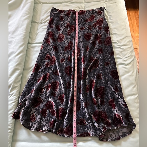 Mevisto Velvet Floral Flowy Skirt - Picture 8 of 8